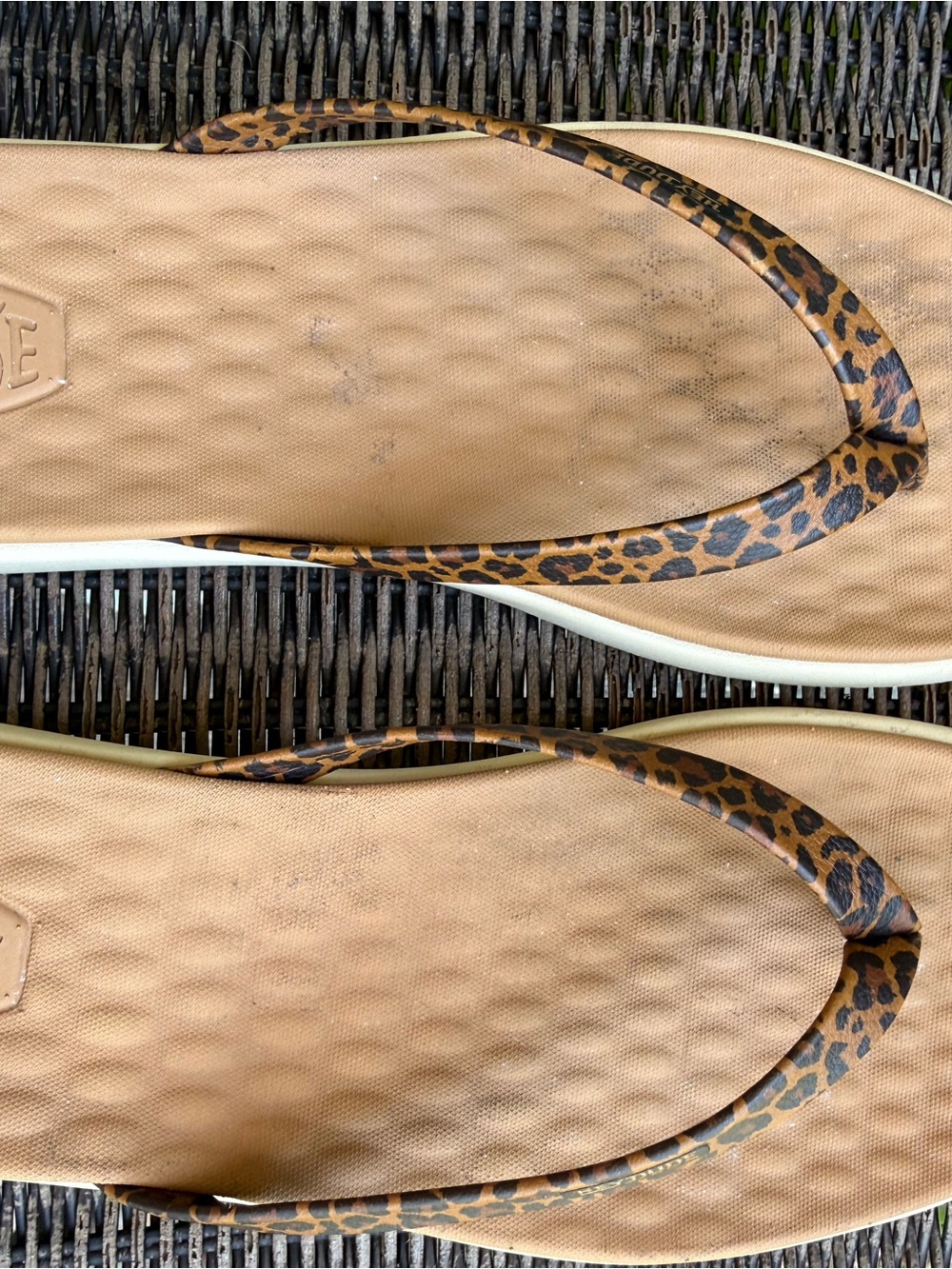 Hey Dude Maui Breeze Leopard Print Flip Flops. Great shape. Size W9 = Women’s 9 - Picture 3 of 16